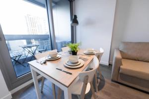 A Chic 2BR CBD Apartment Near Southern Cross