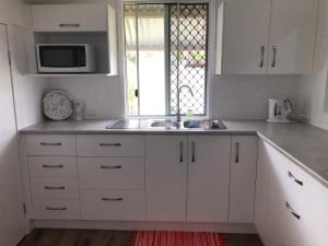 Sandhills Cottage - 3 Meadow Street Keppel Sands