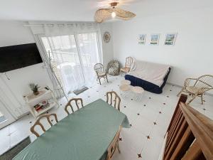 Maison de ville à 50m de la plage et commerces, 2 chambres, cour mitoyenne - FR-1-361-114