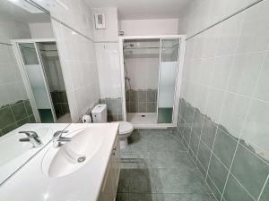 Appartement avec parking à 250m de la plage, proche commerces - FR-1-361-120