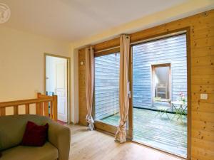 Maisons de vacances Gite La Terrasse-sur-Dorlay, 3 pieces, 5 personnes - FR-1-496-70 : photos des chambres