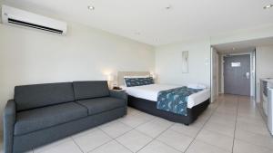 Studio 811 - Picturesque Beachfront Views