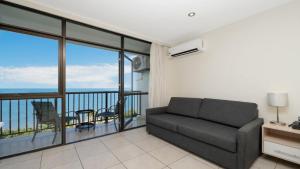 Studio 811 - Picturesque Beachfront Views