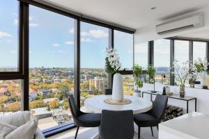 Panoramic Elegance Stylish off Chapel St with Pool