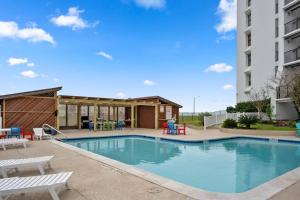Bello condominio con vista al mar, jacuzzi interno