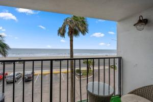 Bello condominio con vista al mar, jacuzzi interno