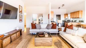 Desert Villa w Stunning Night Sky Views & Game Room