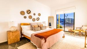 Desert Villa w Stunning Night Sky Views & Game Room