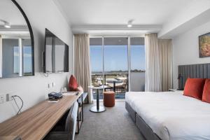 Quest Mackay on Gordon