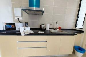 DPristine 23A11 walk to Legoland Netflix bySTAY