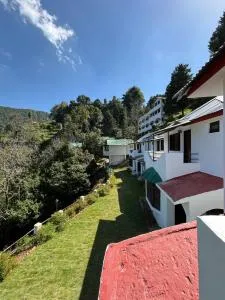 Kumaon Roop Resort Near Kainchi Dham - Rāmgarh