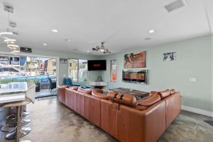 Voted Airbnb Most Loved Home 2024 Duffy Boat