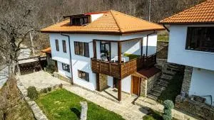 Apriltsi Hills - Marinowzi