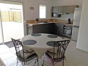 Maisons de vacances Alizes ABBA - 500m de la plage : photos des chambres