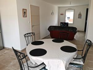 Maisons de vacances Alizes ABBA - 500m de la plage : photos des chambres