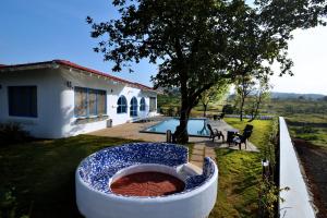 1517 Greek House by Kaz Stays