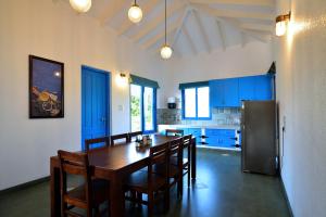 1517 Greek House by Kaz Stays