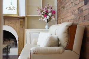 2 Bedrooms House in Carlton Central