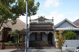 2 Bedrooms House in Carlton Central - Fitzroy