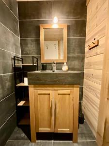 Chalets Chalet du Pre - Sauna, terrasse et grand jardin : photos des chambres