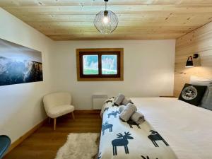 Chalets Chalet du Pre - Sauna, terrasse et grand jardin : photos des chambres