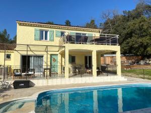 B&B / Chambres d'hotes L'Eveil en Provence : Chambre Double - Vue sur Piscine