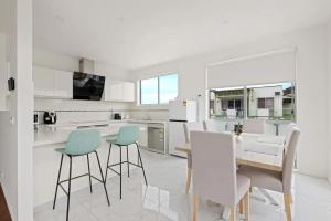 Vitamin Sea by the Beach by ReadyStay