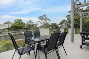 Vitamin Sea by the Beach by ReadyStay