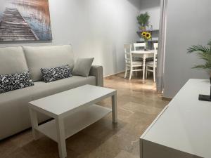 PISO EN EL CENTRO DE HUELVA SILENCIOSO Y CON GRAN PATIO, Calle La Paz