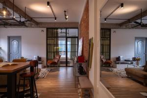 Cool Urban Oasis near Downtown by Circadian