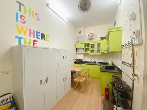 4 Bed Rooms with Kitchen for 11 guests Family-friendly Home in Hanoi Old Quarter