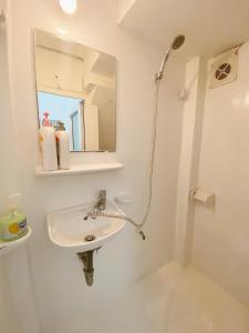 4 Bed Rooms with Kitchen for 11 guests Family-friendly Home in Hanoi Old Quarter