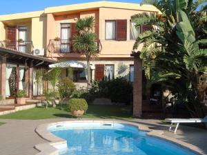 Four-Bedroom Villa with Annex