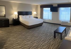 Deluxe Queen Room room in Best Western Plus Valdosta Hotel & Suites