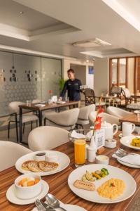 Foxtrail, Sector 42 - AM Hotel Kollection