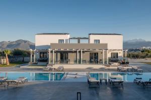 Pura Vida Villa, with 2 Pools, Spa Whirlpool & Sauna, By ThinkVilla