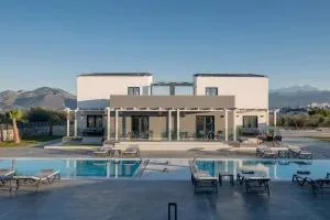 Pura Vida Villa, with 2 Pools, Spa Whirlpool & Sauna, By ThinkVilla - Perama