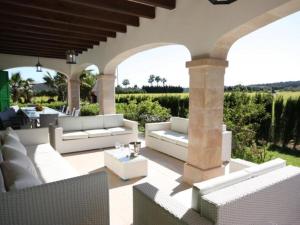 Villa El Palmeral Casa con piscina en Petra