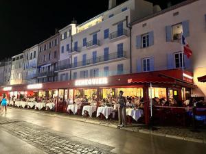 Villas Villa provencale Golfe St Tropez climatisee piscine chauffee, Spa, billard, Wifi haut debit pro : photos des chambres