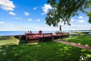 Restored historic log cabin & deck on Lake Erie - 敦提