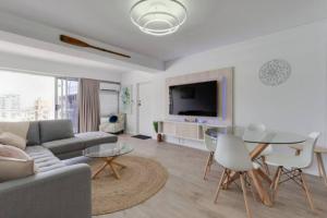 Burleigh Point Beach Vibes 2 bed