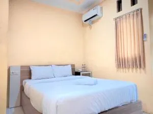 Wisma Mutiara near Alun Alun Demak Mitra RedDoorz - Jati