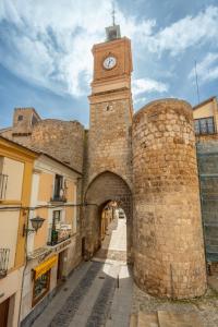 Hostal SIN RECEP24H Puerta de la Villa - Pet friendly & Restaurante