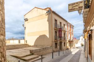 Hostal SIN RECEP24H Puerta de la Villa - Pet friendly & Restaurante