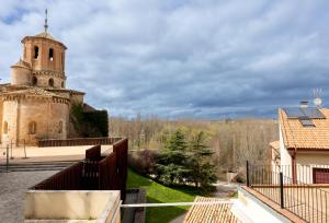 Hostal SIN RECEP24H Puerta de la Villa - Pet friendly & Restaurante