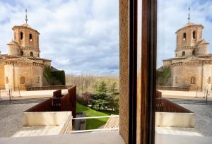 Hostal SIN RECEP24H Puerta de la Villa - Pet friendly & Restaurante