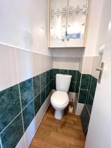 Juan les Pins town center - 4 people - top floor