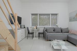 Beautiful Apartments Herberta by Rent like home