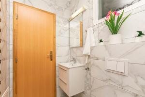 Apartments Villa Milas with pool