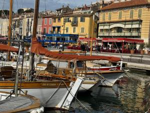 Hotels Les Jardins de Cassis - Parking Gratuit & Piscine Chauffee : photos des chambres